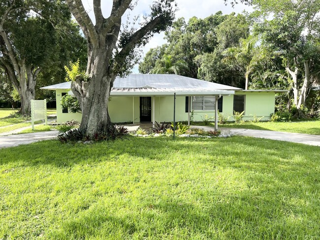 property at 515 SW South Carolina Dr