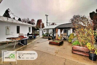 864 Loma St in Redding, CA - Building Photo - Building Photo