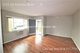 2415 1/2 Foothill Blvd in Montrose, CA - Building Photo - Building Photo