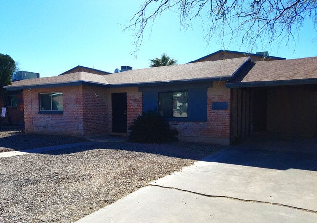 1312 E Adams St, Unit Front House #1 in Tucson, AZ - Building Photo - Building Photo
