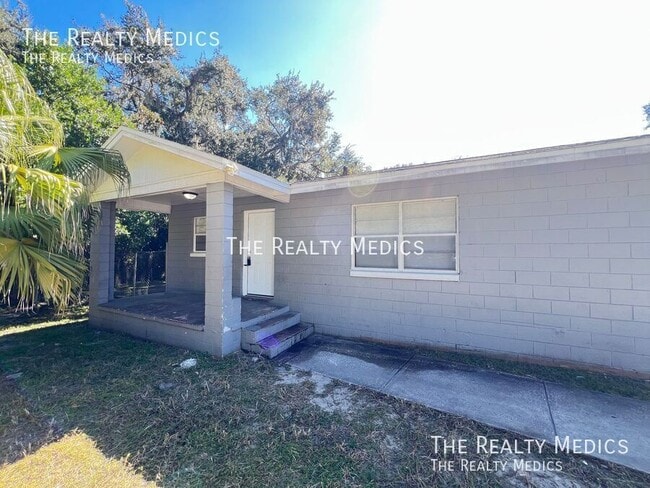 1118 Tuskegee St in Leesburg, FL - Building Photo - Building Photo