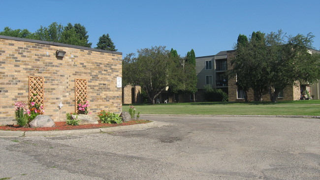 Broadway Apartments in Fergus Falls, MN - Foto de edificio - Building Photo