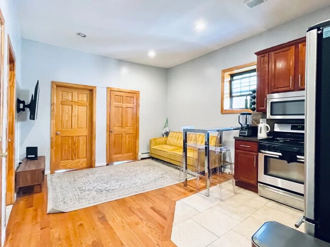 223 Weirfield St in Brooklyn, NY - Building Photo - Building Photo