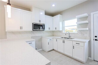 918 N Blair Ave in Edinburg, TX - Building Photo - Building Photo