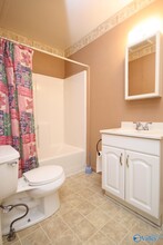 705 Mckinley Ave NE-Unit -½ in Huntsville, AL - Foto de edificio - Building Photo