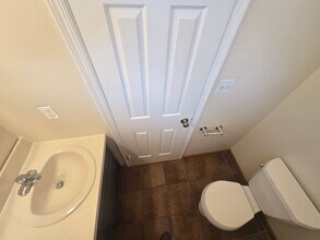 125 Baron Ln in East Brunswick, NJ - Building Photo - Building Photo