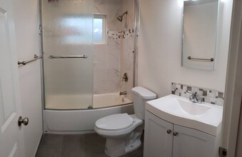1158 98th Ave, Unit 1158 98th in Oakland, CA - Building Photo - Building Photo