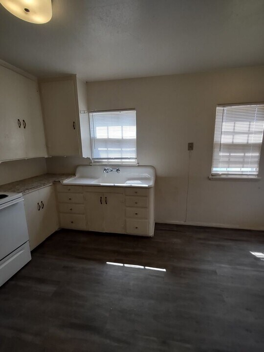 956 E Center St in Pocatello, ID - Building Photo