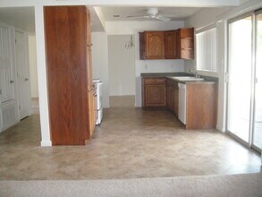 15831 N 23rd Dr in Phoenix, AZ - Foto de edificio - Building Photo