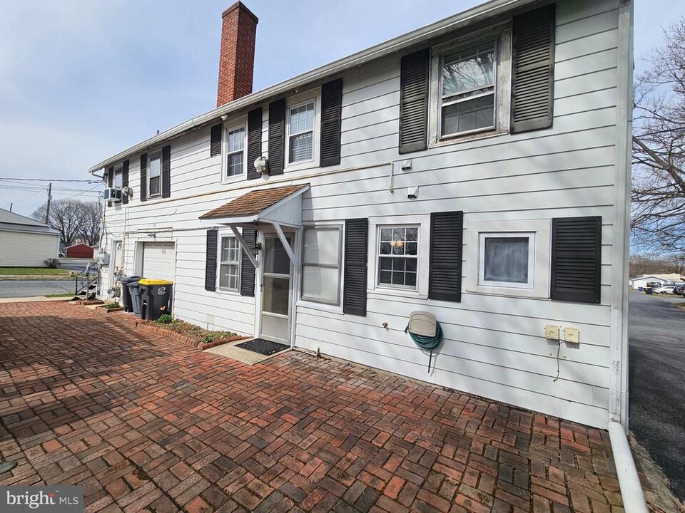 15 N Brooke St in Robesonia, PA - Building Photo