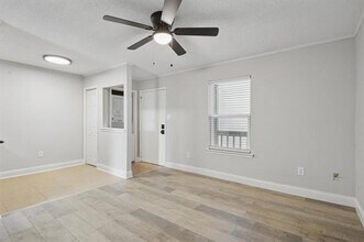 2330 Edenborn Ave, Unit 205 in Metairie, LA - Building Photo - Building Photo