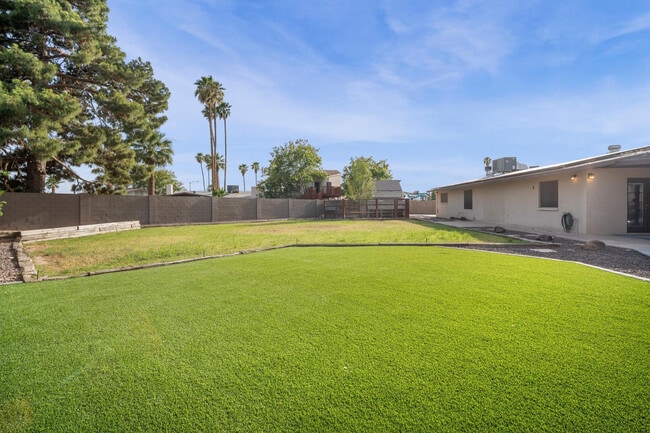 4515 W Shaw Butte Dr in Glendale, AZ - Building Photo - Building Photo