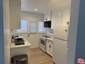931 S Sherbourne Dr in Los Angeles, CA - Building Photo - Building Photo