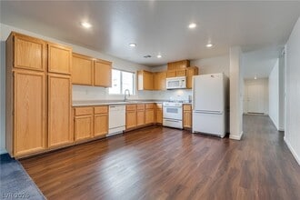 4033 Baxter Peak St in Las Vegas, NV - Building Photo - Building Photo