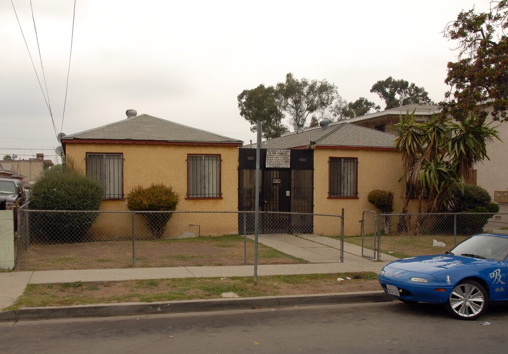 1023-1025 W 107th St in Los Angeles, CA - Building Photo