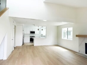 1093 N Vulcan Ave in Encinitas, CA - Building Photo - Building Photo