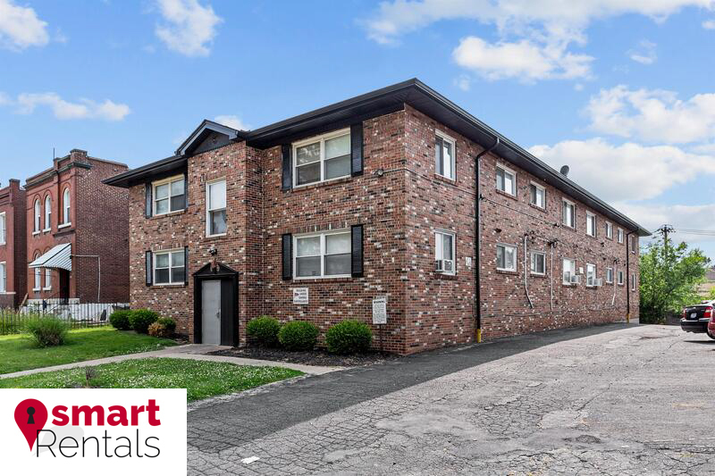 4321 Morgan Ford Rd in St. Louis, MO - Building Photo