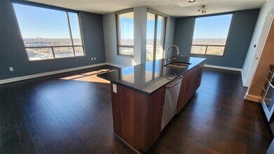 300 Bowie St in Austin, TX - Building Photo - Building Photo