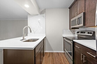 690 NJ-23 in Wayne, NJ - Building Photo - Building Photo