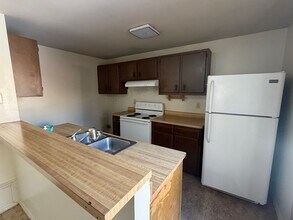 7810 Crestline Ct in Dayton, OH - Foto de edificio - Building Photo