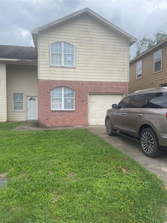 6403 Waldron Dr in Houston, TX - Building Photo