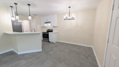 2205 Multi National, Unit #D in Harlingen, TX - Building Photo - Building Photo