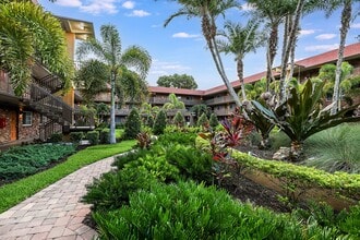 Veranda Flats in St. Petersburg, FL - Foto de edificio - Building Photo