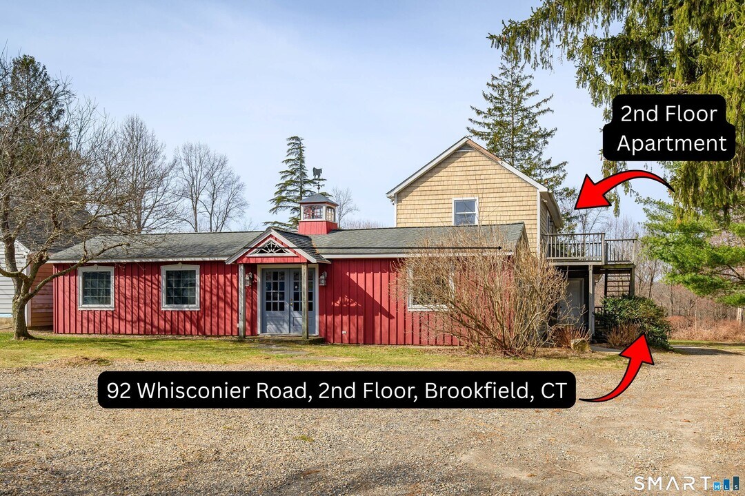 92 Whisconier Rd in Brookfield, CT - Building Photo