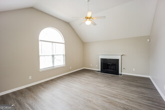 7245 Mahogany Dr in Fairburn, GA - Building Photo - Building Photo