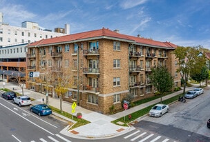 Leiland in Milwaukee, WI - Building Photo