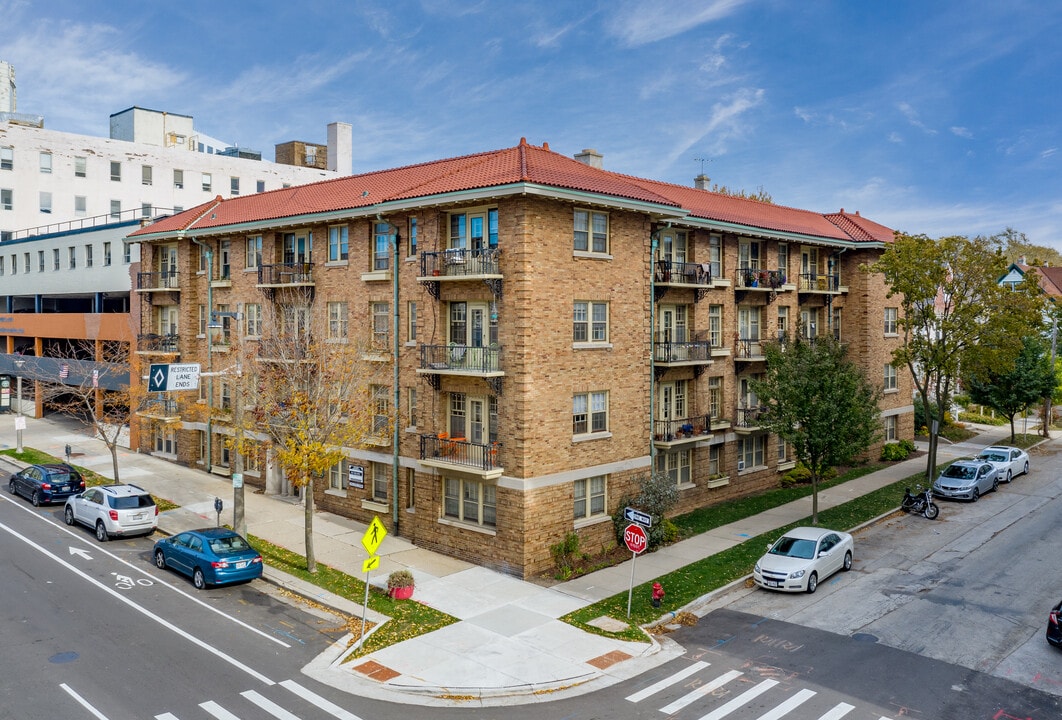 Leiland in Milwaukee, WI - Building Photo