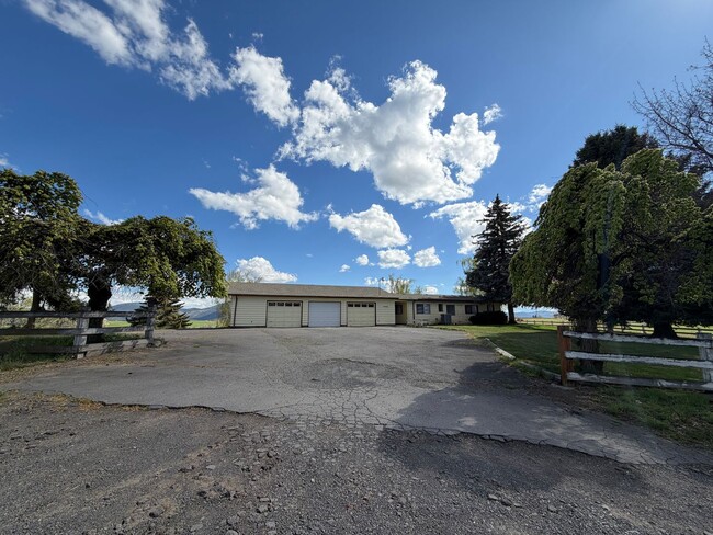 7904 Keller Rd in Klamath Falls, OR - Building Photo - Building Photo
