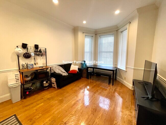 1611 Tremont St, Unit 1 in Boston, MA - Building Photo - Building Photo