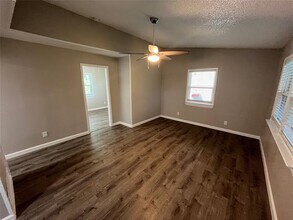 332 Cresthill Dr in Mesquite, TX - Building Photo - Building Photo