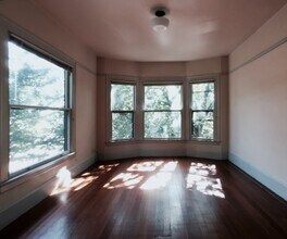 335 NW 17th Ave in Portland, OR - Building Photo - Building Photo