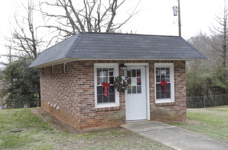 Calhoun Arms Apartments in Pendleton, SC - Building Photo - Building Photo