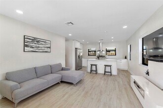 513 NW 17th Ave in Fort Lauderdale, FL - Building Photo - Building Photo