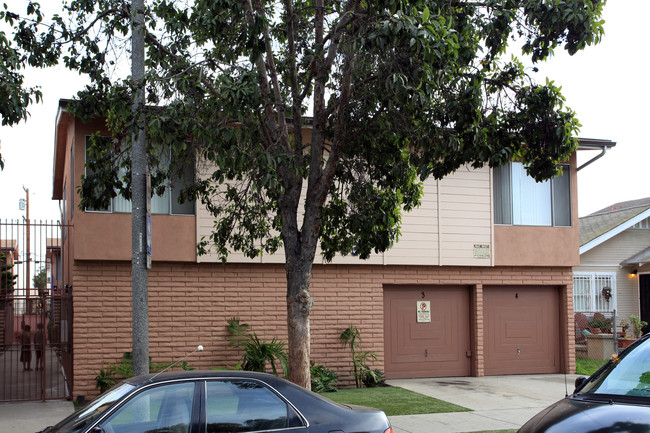 836 Gardenia Ave in Long Beach, CA - Building Photo - Building Photo