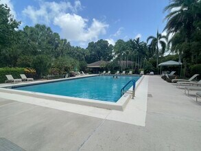 933 Cypress Grove Dr, Unit 204 in Pompano Beach, FL - Building Photo - Building Photo