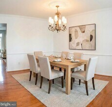 22950 Eversole Ter in Brambleton, VA - Foto de edificio - Building Photo