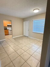 4841 NW 9th Dr in Plantation, FL - Building Photo - Building Photo