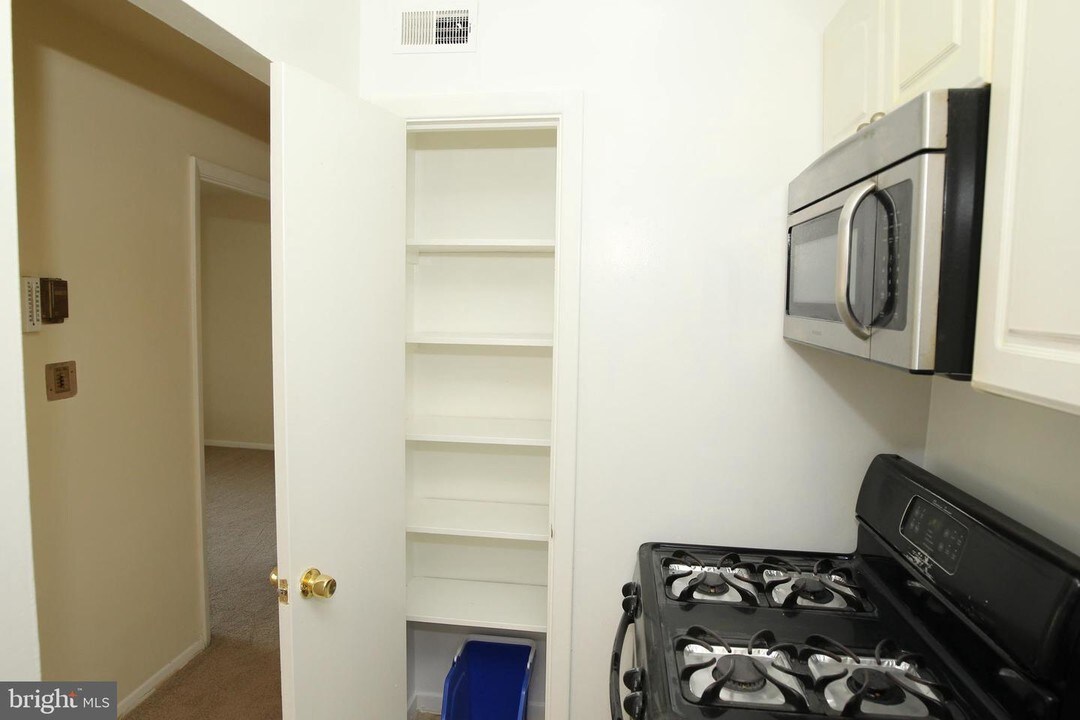 12307 Braxfield Ct-Unit -9 in North Bethesda, MD - Building Photo