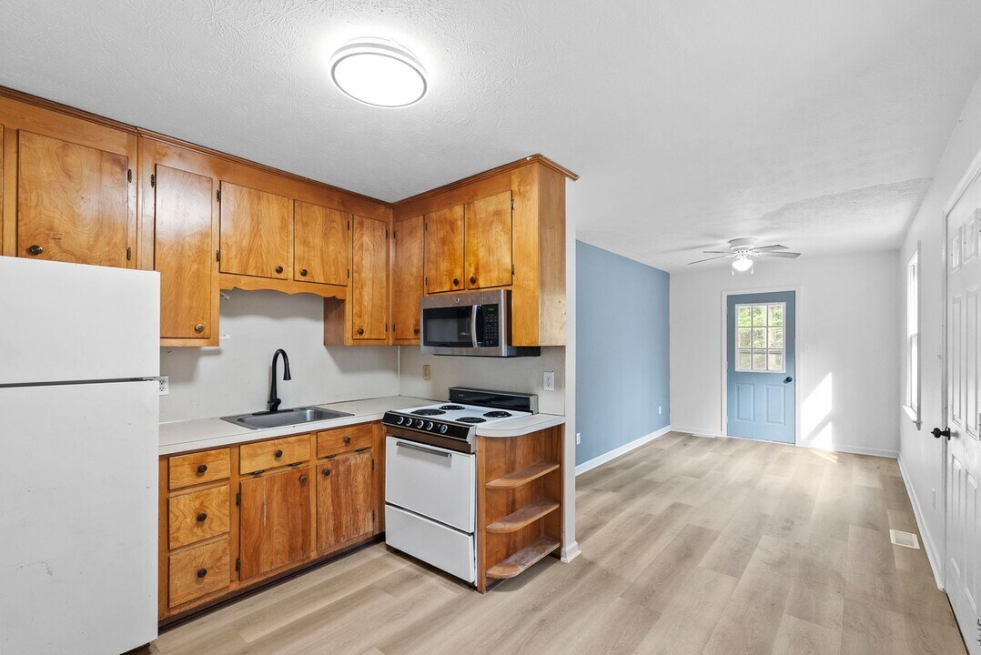 15487 W James Anderson Hwy-Unit -Unit C in Buckingham, VA - Building Photo