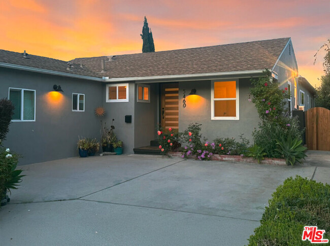 5460 Burnet Ave in Los Angeles, CA - Building Photo - Building Photo