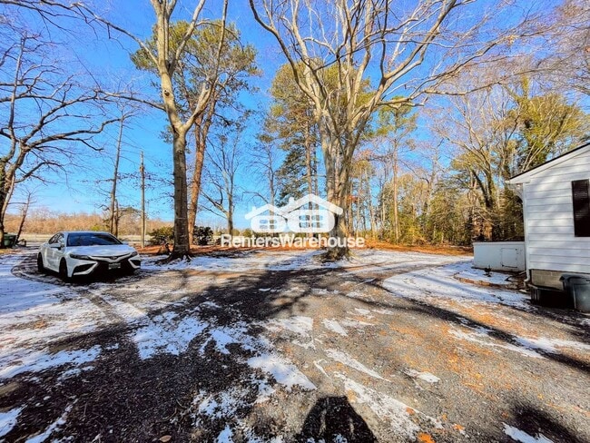 8064 Crittenden Rd in Suffolk, VA - Foto de edificio - Building Photo