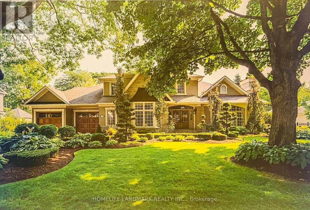 55 Ennisclare Dr W in Oakville, ON - Building Photo