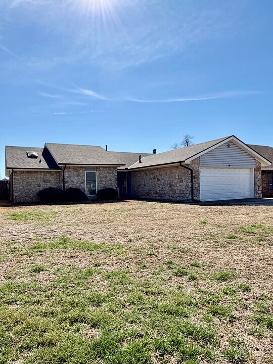 10528 Ricky Ln in Midwest City, OK - Building Photo