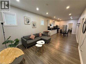 106 Spadina Ave in Hamilton, ON - Building Photo