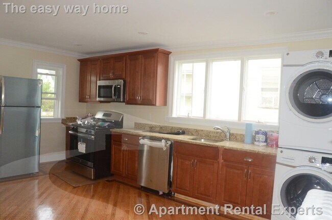 37 Edgar Ave, Unit 2 in Somerville, MA - Building Photo - Building Photo