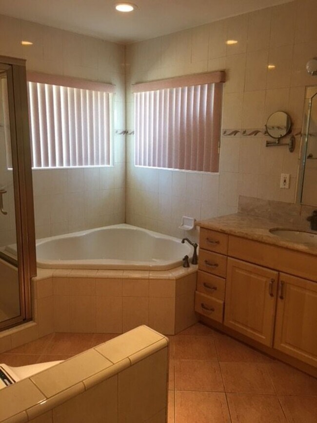 1043 S Isabella Ave in Monterey Park, CA - Building Photo - Building Photo